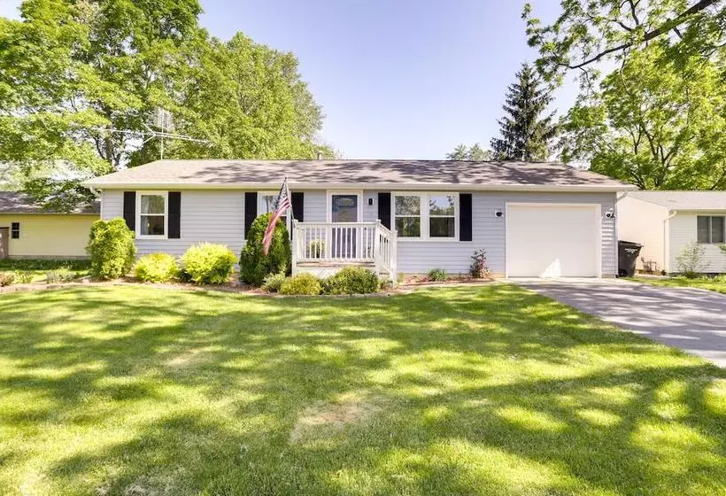 Three Oaks Home W/ Guest House   8 Mi To Beach!