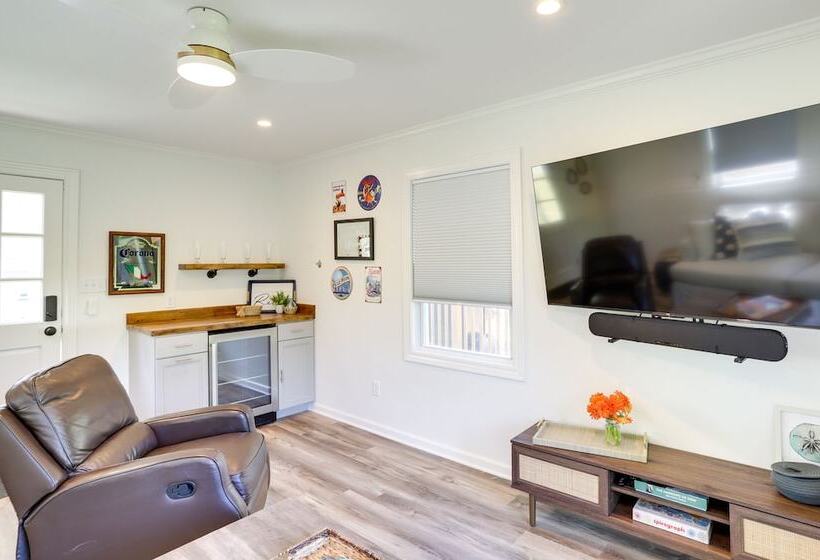 Three Oaks Home W/ Guest House 8 Mi To Beach!