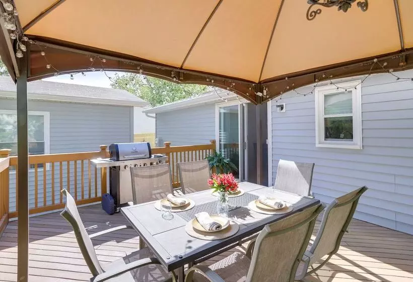 Three Oaks Home W/ Guest House   8 Mi To Beach!