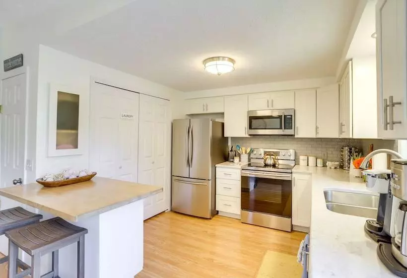 Three Oaks Home W/ Guest House   8 Mi To Beach!