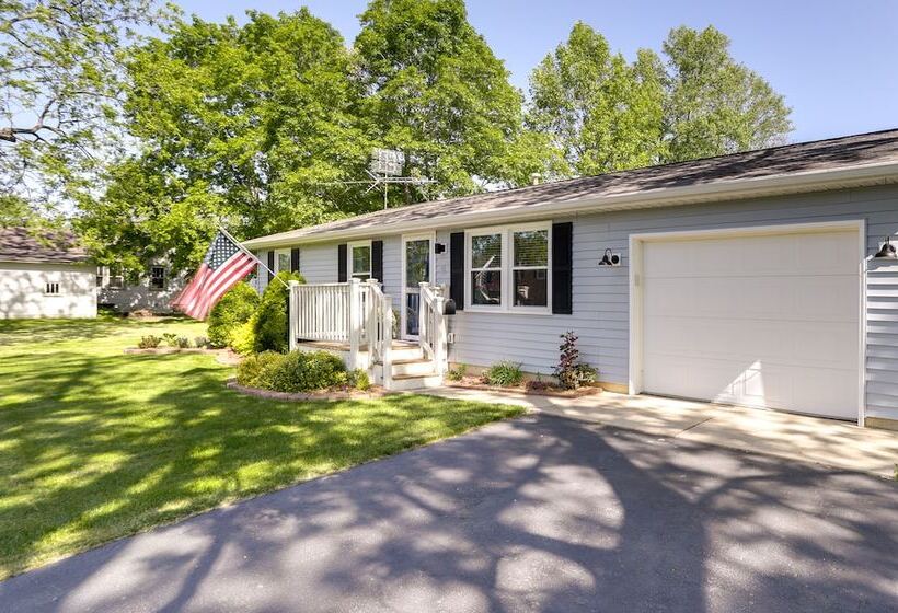 Three Oaks Home W/ Guest House 8 Mi To Beach!