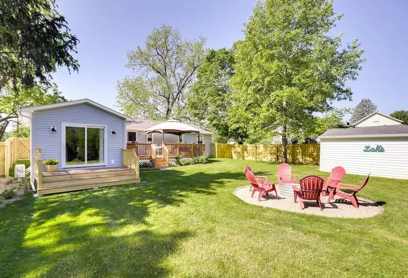 Three Oaks Home W/ Guest House   8 Mi To Beach!