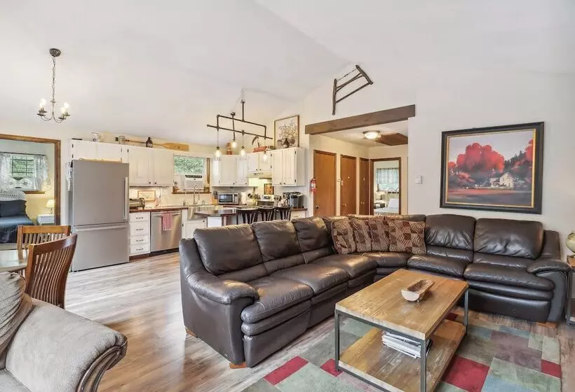 Tobyhanna Home W/ Fire Pits   9 Mi To Kalahari!