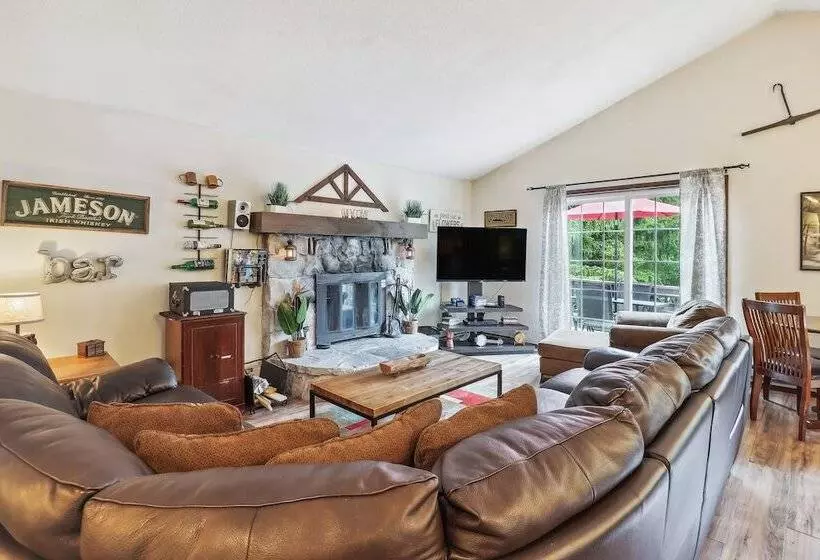 Tobyhanna Home W/ Fire Pits   9 Mi To Kalahari!