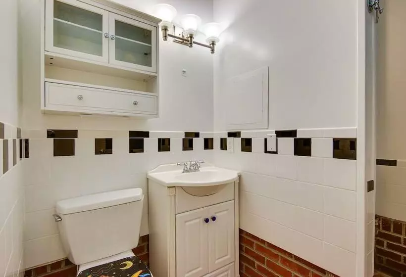 Waterfront Cambridge Gem W/ Hot Tub, Pool & Dock!