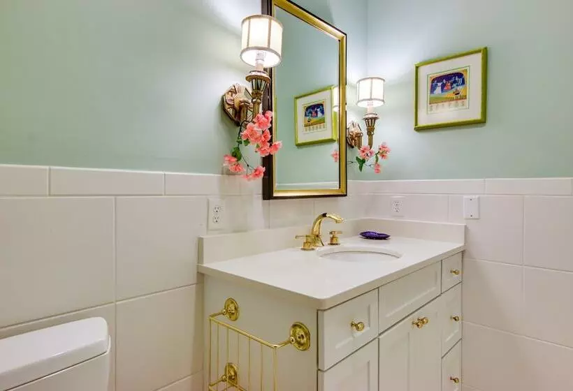 Waterfront Cambridge Gem W/ Hot Tub, Pool & Dock!