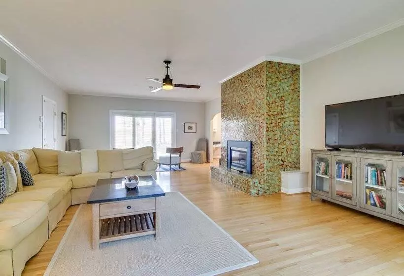 Waterfront Cambridge Gem W/ Hot Tub, Pool & Dock!