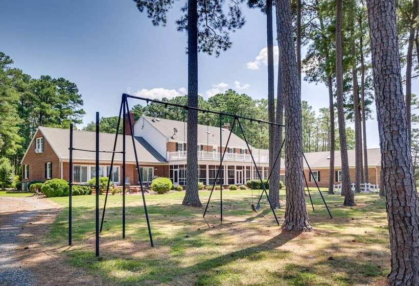 Waterfront Cambridge Gem W/ Hot Tub, Pool & Dock!