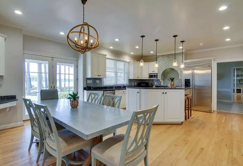 Waterfront Cambridge Gem W/ Hot Tub, Pool & Dock!