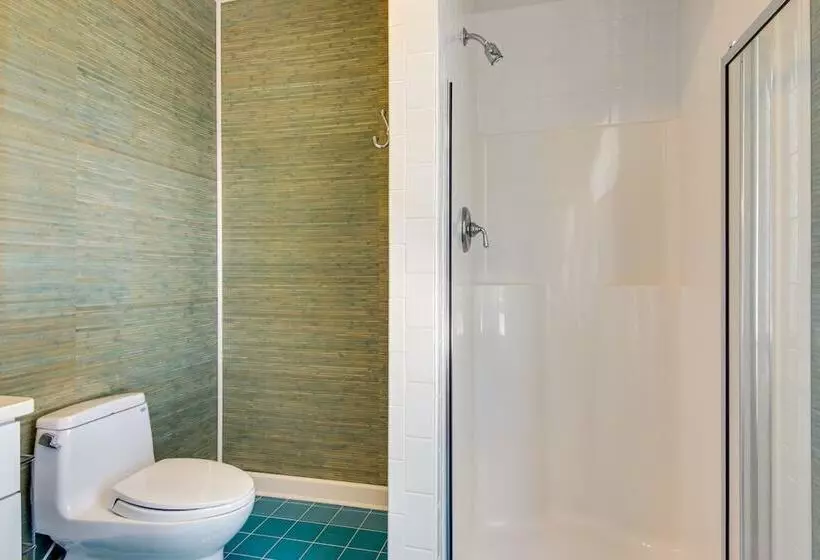 Waterfront Cambridge Gem W/ Hot Tub, Pool & Dock!