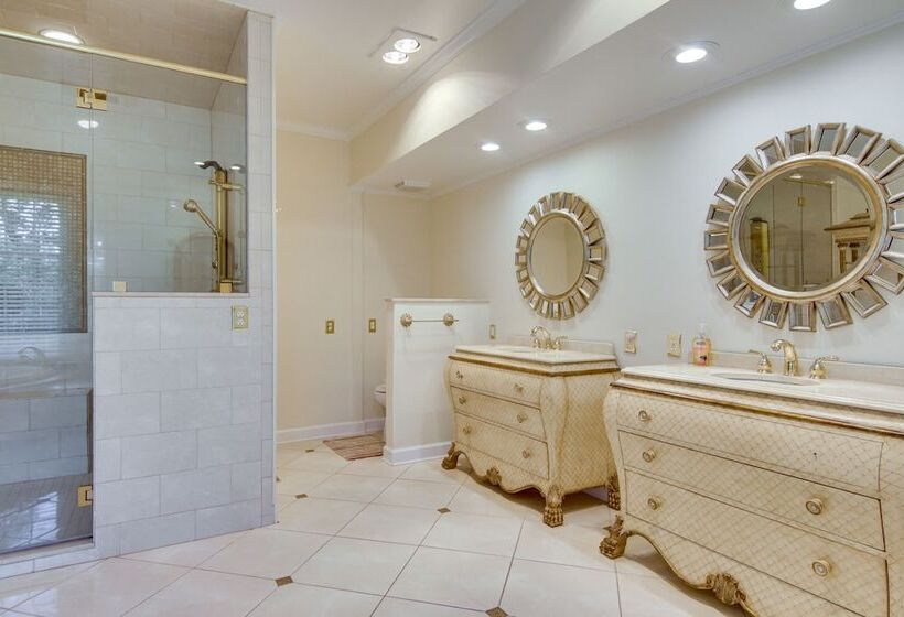 Waterfront Cambridge Gem W/ Hot Tub, Pool & Dock!