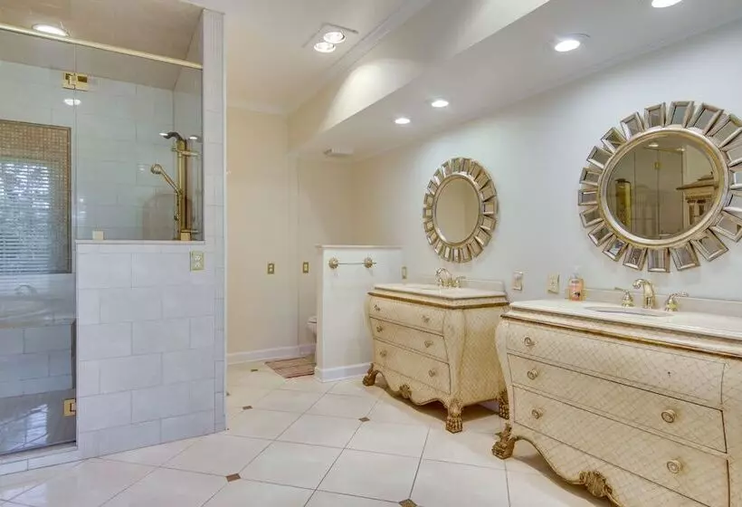 Waterfront Cambridge Gem W/ Hot Tub, Pool & Dock!