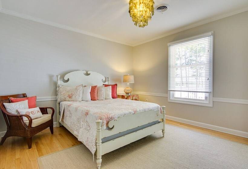 Waterfront Cambridge Gem W/ Hot Tub, Pool & Dock!