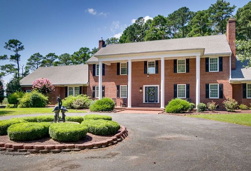 Waterfront Cambridge Gem W/ Hot Tub, Pool & Dock!