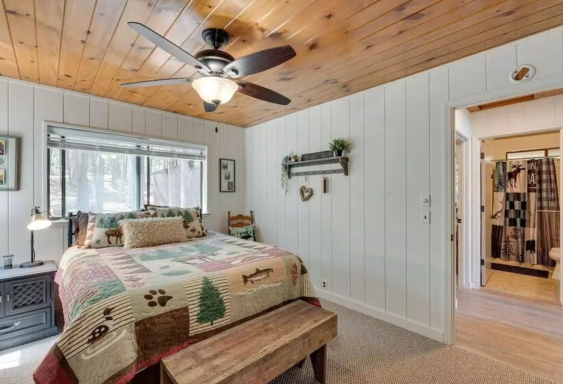 Airy Arnold Cabin Stay W/ Deck + Mountain Views!