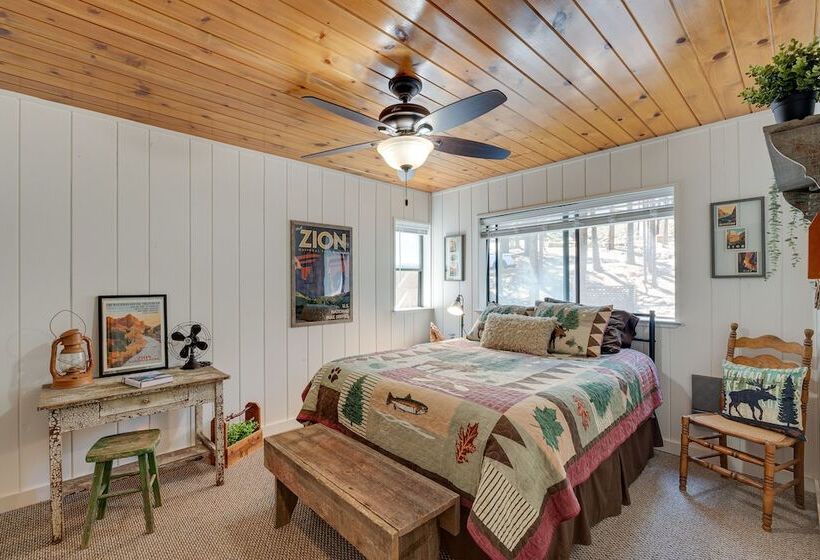 Airy Arnold Cabin Stay W/ Deck + Mountain Views!