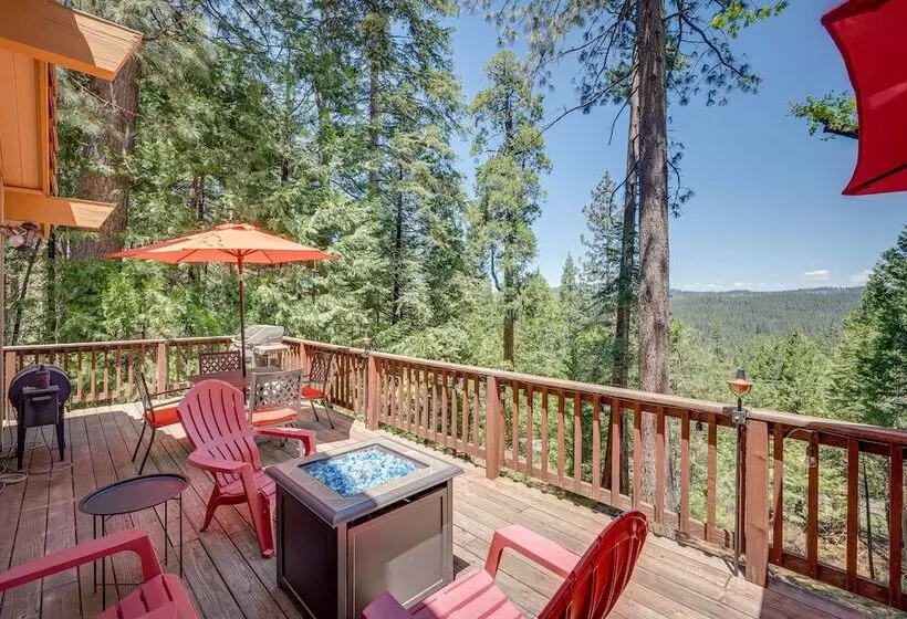 Airy Arnold Cabin Stay W/ Deck + Mountain Views!