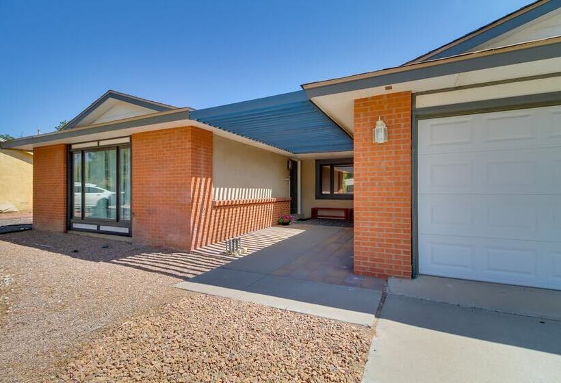 Albuquerque Oasis: Pool, Hot Tub & Putting Green!