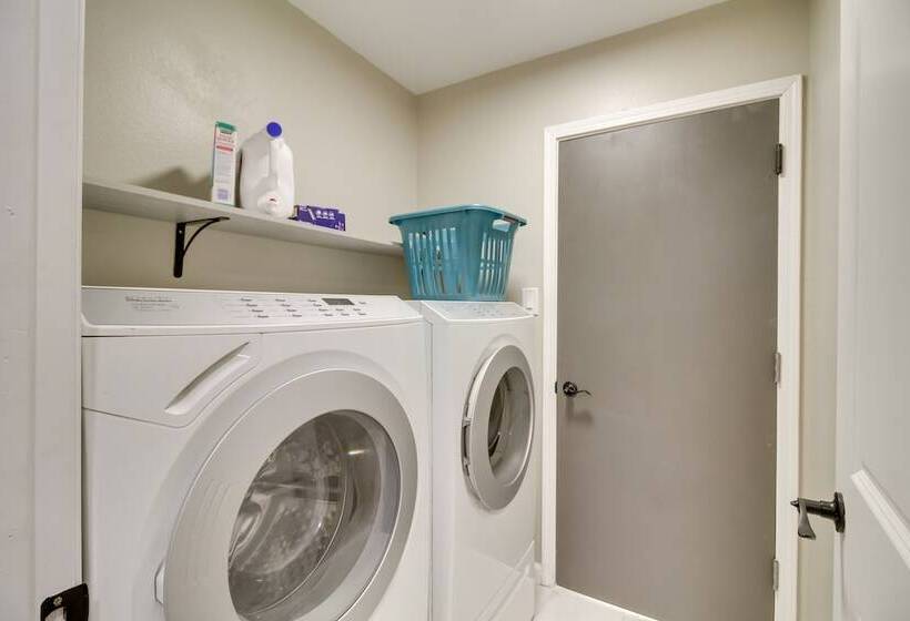 Albuquerque Oasis: Pool, Hot Tub & Putting Green!