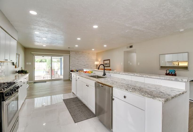 Albuquerque Oasis: Pool, Hot Tub & Putting Green!