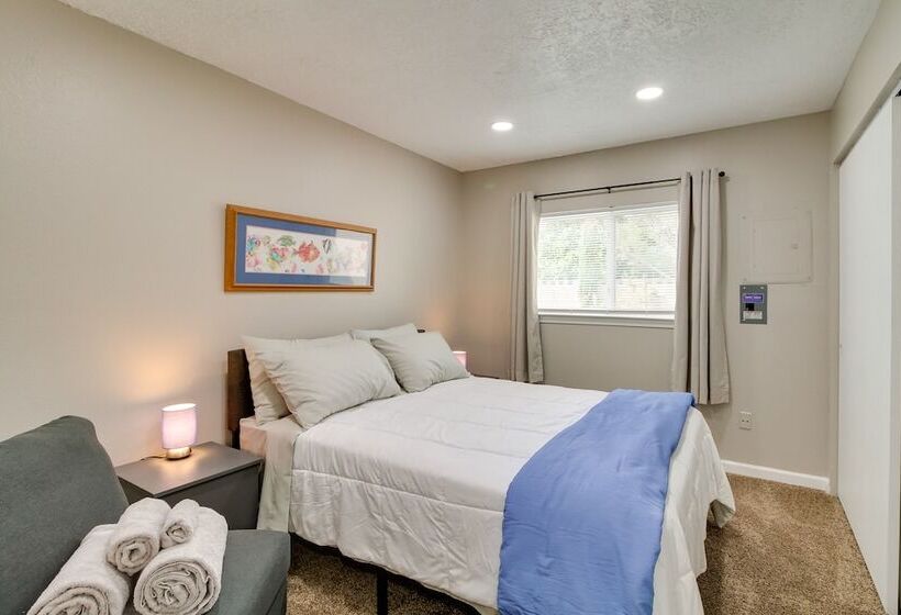 Albuquerque Oasis: Pool, Hot Tub & Putting Green!