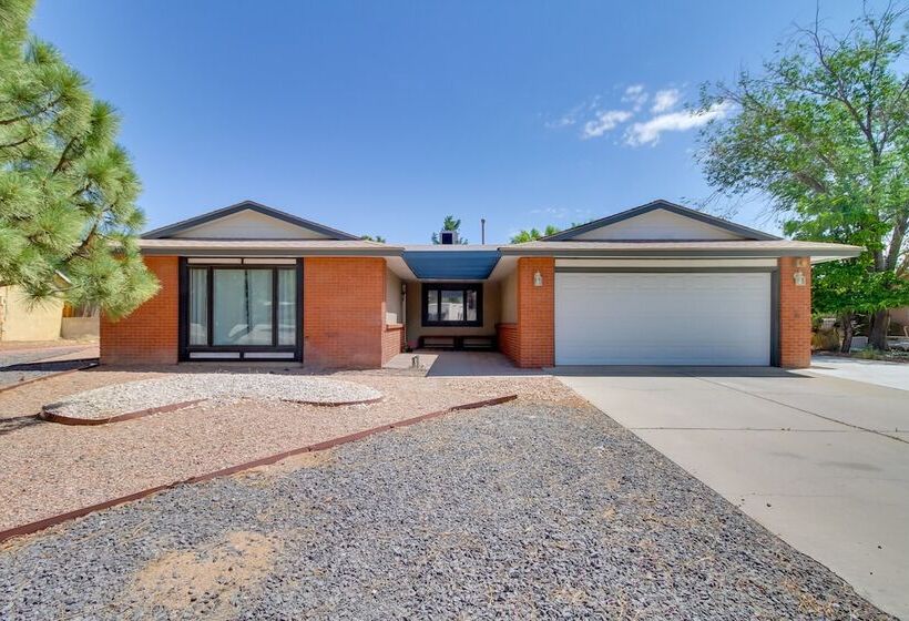 Albuquerque Oasis: Pool, Hot Tub & Putting Green!