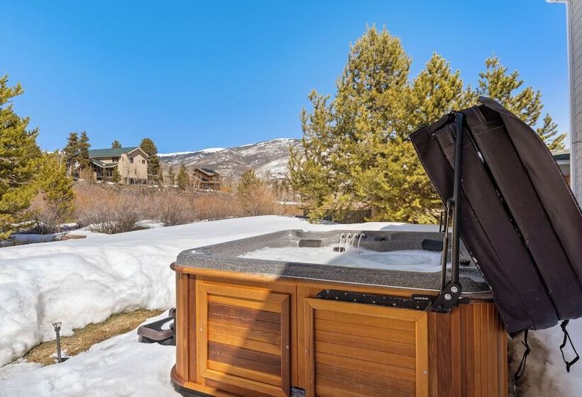 Bighorn Lodge By Summit County Mountain Retreats