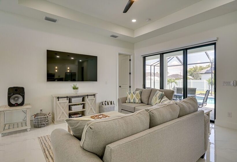 Furnished Lanai & Private Pool: Cape Coral Home