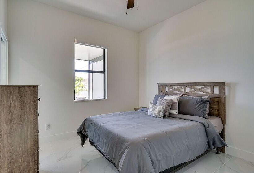 Furnished Lanai & Private Pool: Cape Coral Home