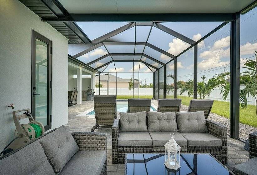 Furnished Lanai & Private Pool: Cape Coral Home
