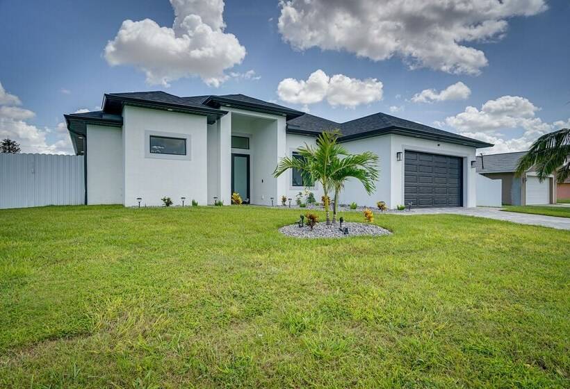 Furnished Lanai & Private Pool: Cape Coral Home