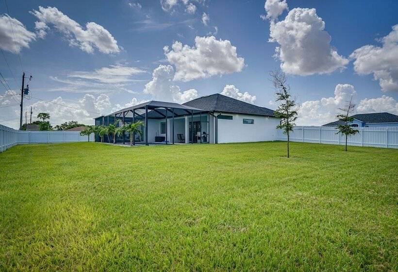 Furnished Lanai & Private Pool: Cape Coral Home