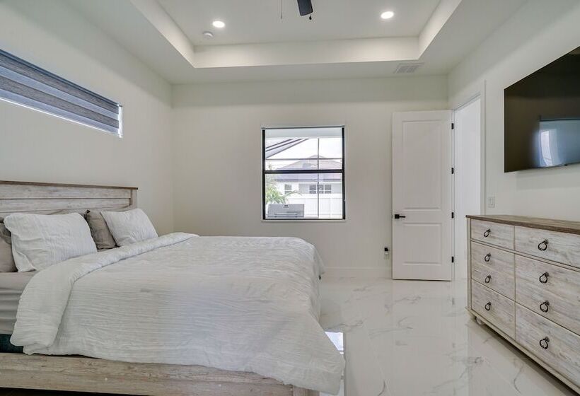 Furnished Lanai & Private Pool: Cape Coral Home