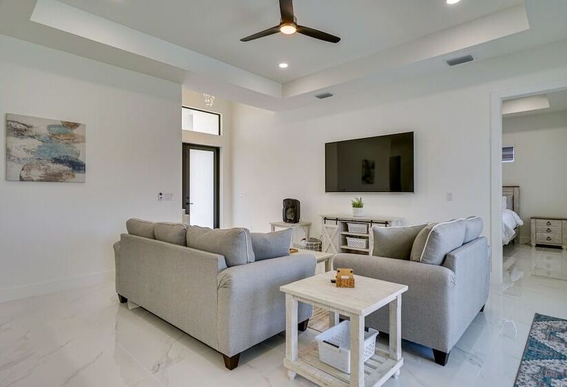 Furnished Lanai & Private Pool: Cape Coral Home