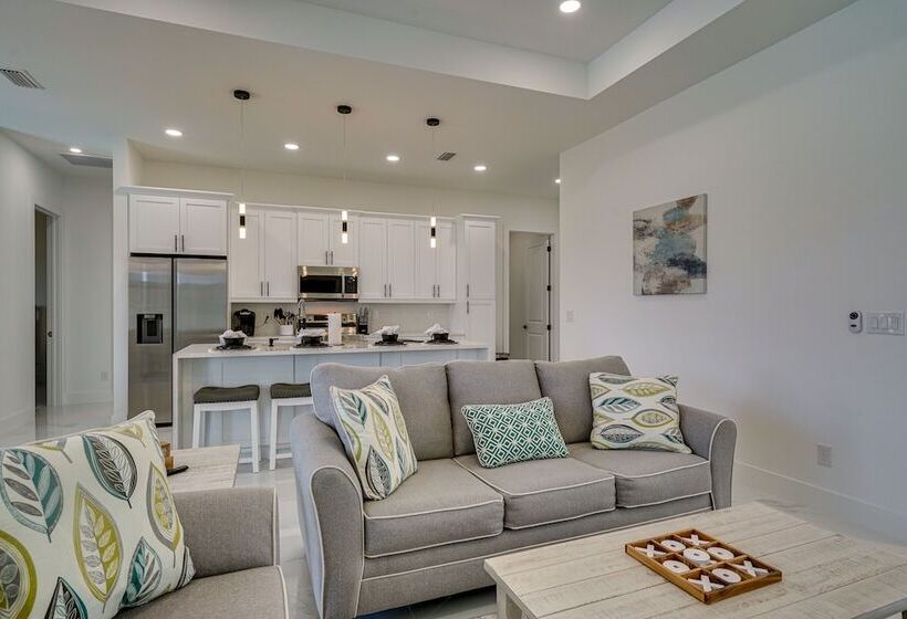 Furnished Lanai & Private Pool: Cape Coral Home