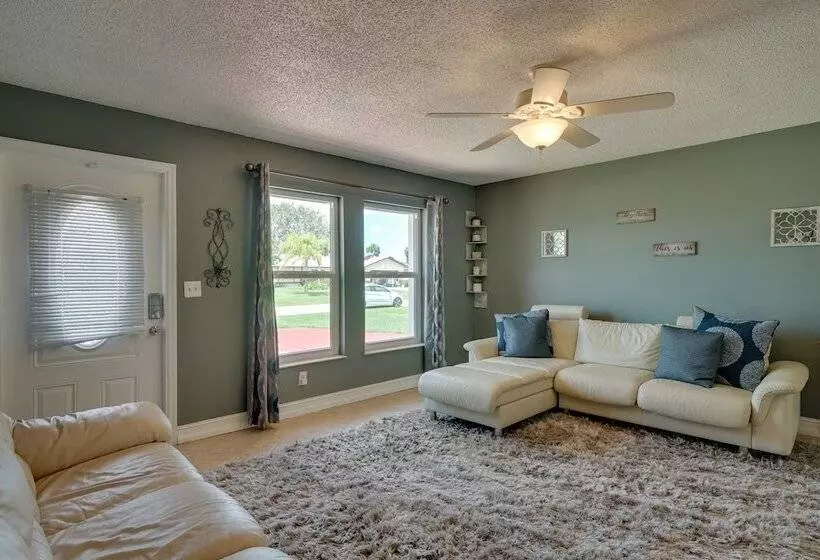 Cape Coral Vacation Home W/ Lanai & Private Pool!