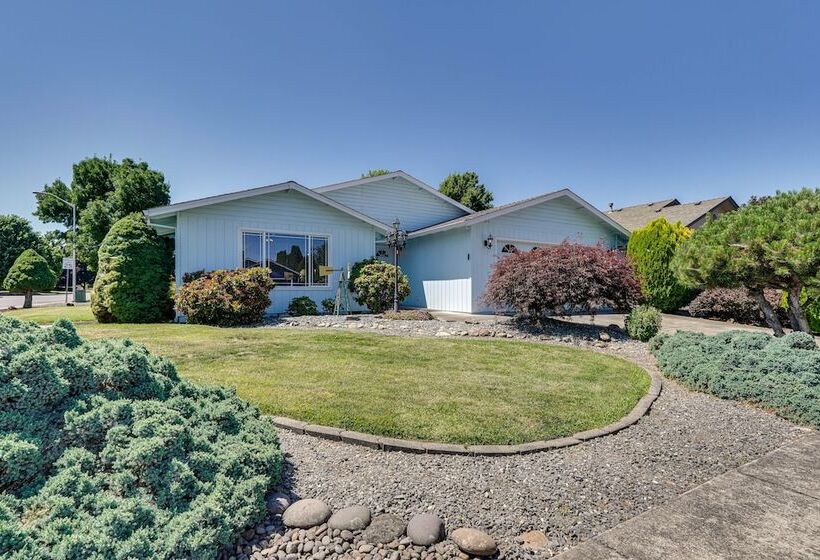 Charming Rogue Valley Home In Central Point!