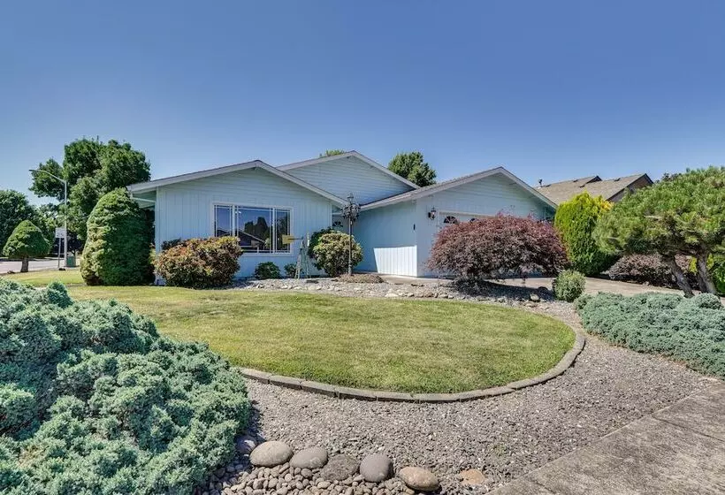 Charming Rogue Valley Home In Central Point!