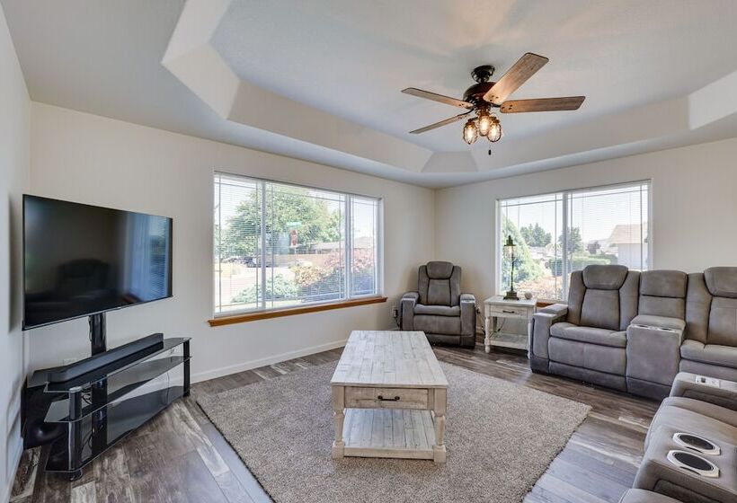 Charming Rogue Valley Home In Central Point!