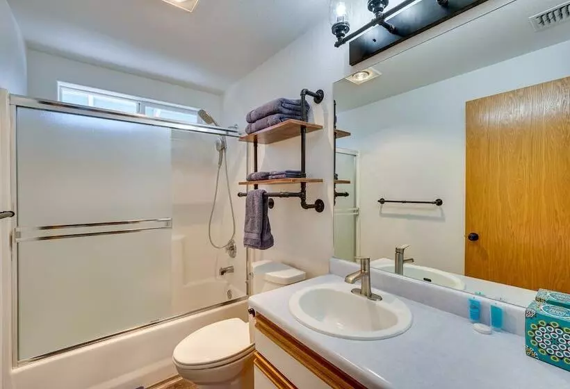 Charming Rogue Valley Home In Central Point!