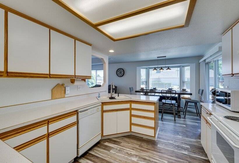 Charming Rogue Valley Home In Central Point!