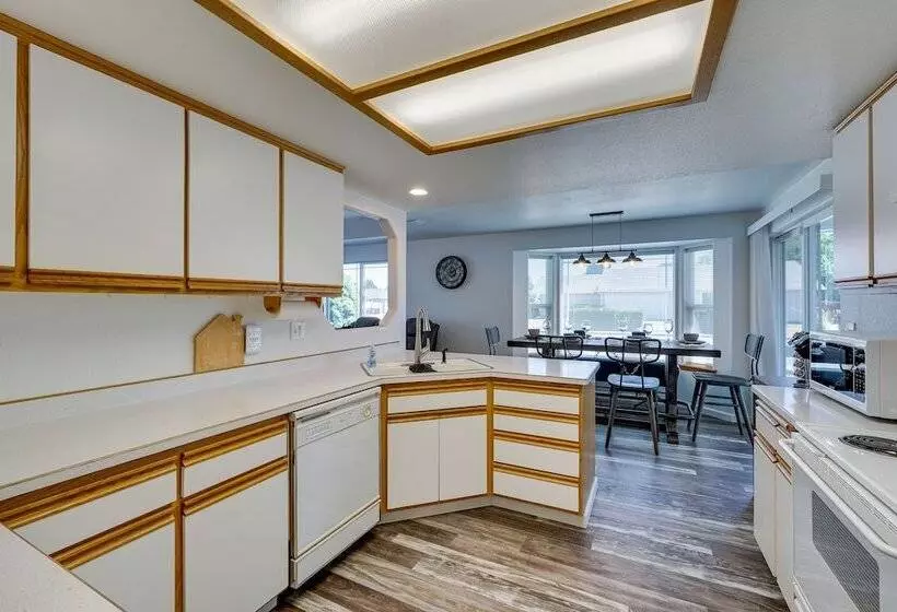 Charming Rogue Valley Home In Central Point!