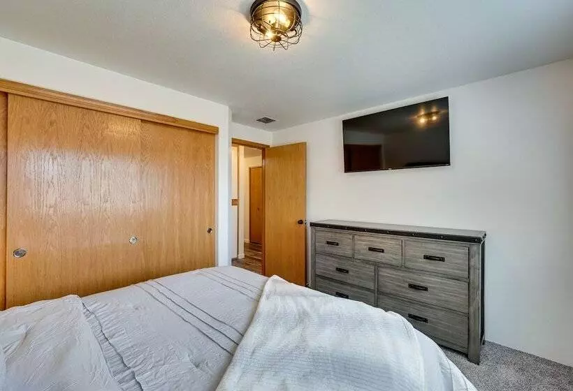 Charming Rogue Valley Home In Central Point!