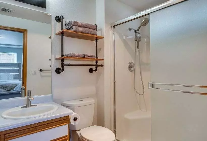 Charming Rogue Valley Home In Central Point!