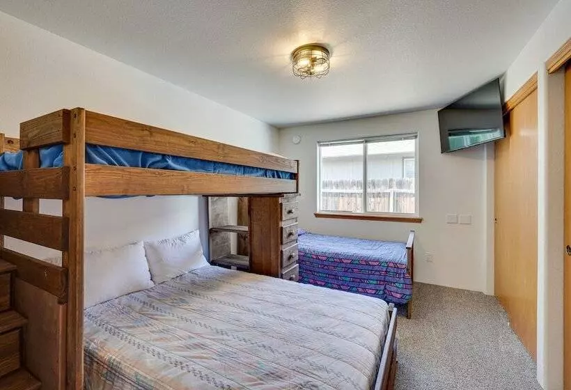 Charming Rogue Valley Home In Central Point!