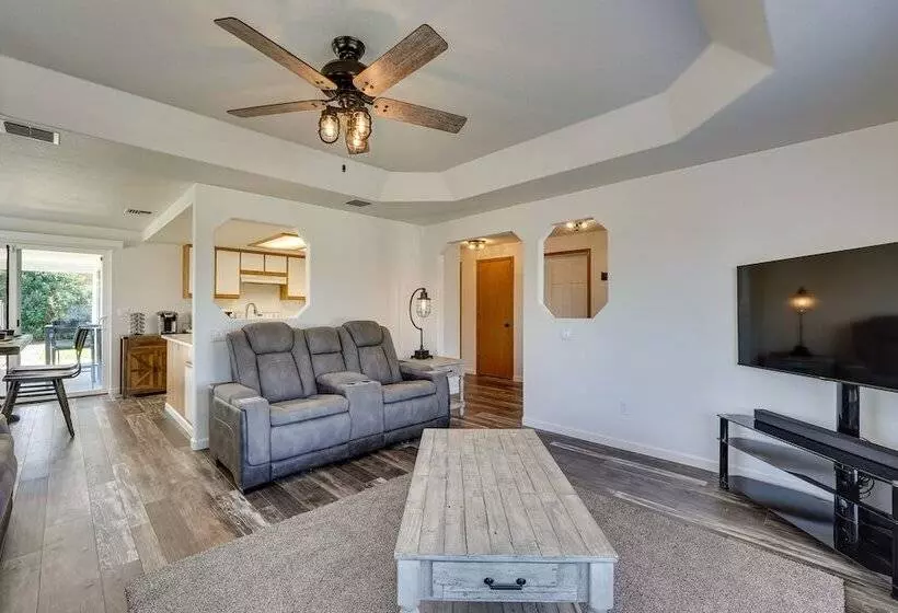 Charming Rogue Valley Home In Central Point!