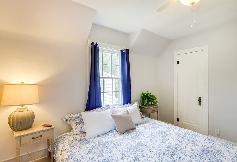 Charming South Bend Retreat ~ 1 Mi To Notre Dame!