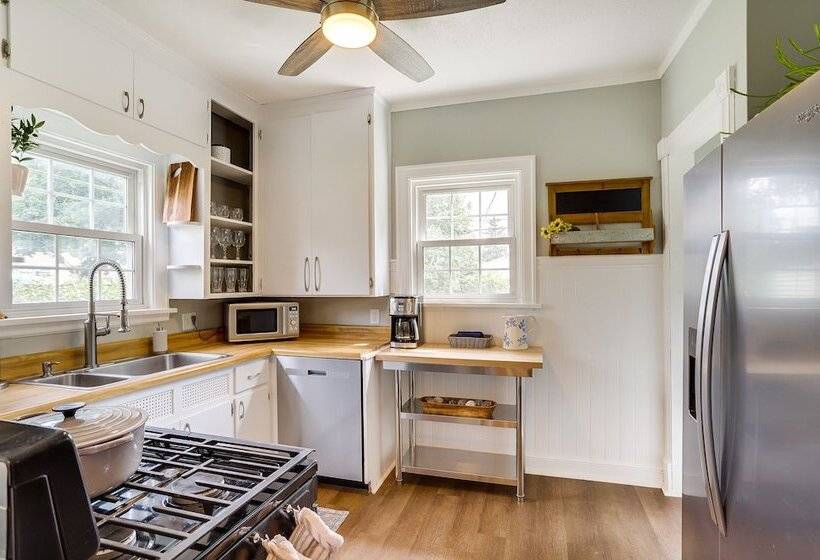 Charming South Bend Retreat ~ 1 Mi To Notre Dame!