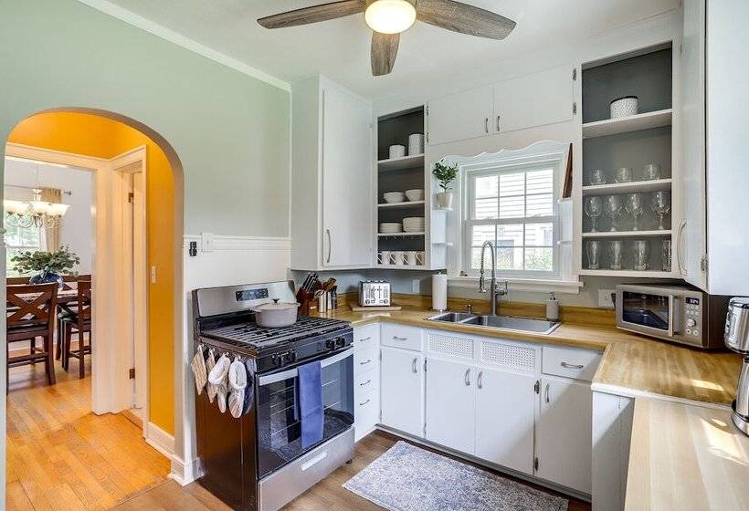 Charming South Bend Retreat ~ 1 Mi To Notre Dame!