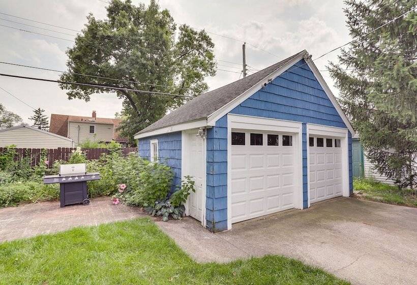 Charming South Bend Retreat ~ 1 Mi To Notre Dame!